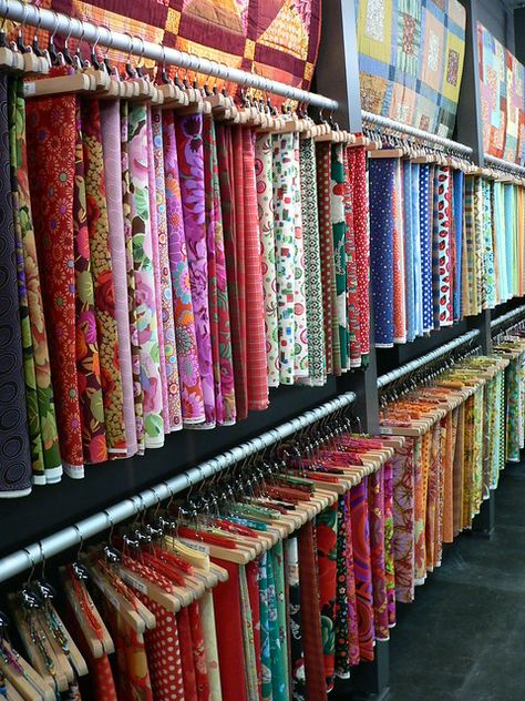 Fashion Shop Design, Fabric Shop Display, Fashion Store Design, Chudi Neck Designs, Fabric Store Displays, Fabric Store Design, Clothing Store Interior, Art Studio Space, Fabric Shops