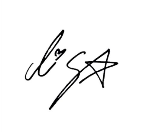 #BlackPink #Lisa #Lili #Maknae Blackpink Logos, Lisa Name, Tiki Tattoo, Cool Signatures, Small Pretty Tattoos, Best Friend Poses, Signature Ideas, Drawing Letters, Black Pins