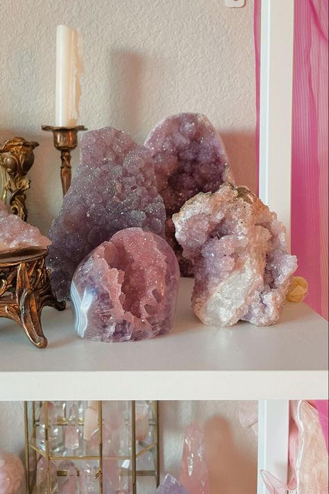 Big Crystals Home Decor, Crystal Collection Aesthetic, Minerals Aesthetic, Expensive Crystals, Statement Crystals, Crystals At Home, Big Crystals, Crystal Room Decor, Pretty Crystals