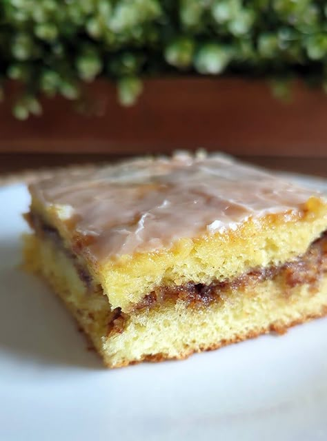 Maple Pecan Honey Bun Cake (Using Box Cake Mix) - Frosting and Confetti Cake Mix Recipes Homemade, Honey Sandwich, Honey Bun Cake, Recipes Using Cake Mix, Boxed Cake Mixes Recipes, Beautiful Dawn, Bun Cake, Cake Mix Desserts, Honey Bun