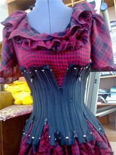 Sewing Clothes Ideas, Unique Corset, Sewing Jeans, Corset Design, Diy Vetement, Steampunk Costume, Steampunk Fashion, Look Casual, Steam Punk