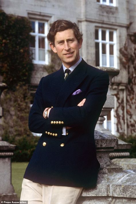 Prince Charles Style Fashion, King Charles Suits, Prince Charles Style, Principe Charles, His 30th Birthday, Balmoral Castle, Prinz Charles, Herren Style, Prince Charles And Camilla