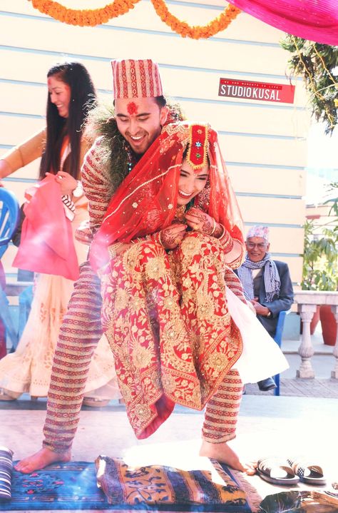 nepali wedding tradition bride groom Nepali Wedding, Hindu Wedding Decorations, Flower Garland Wedding, Marriage Dress, Groom Pictures, Brown Wedding, National Dress, Traditional Wedding Dresses, Random Image