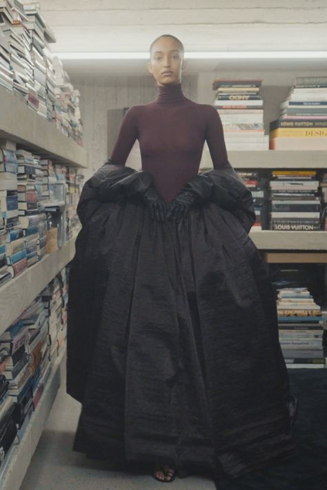 Alaia Dress, Fall 2023 Ready To Wear, Ball Skirt, Collection Couture, Azzedine Alaia, 2023 Ready To Wear, Fall 2023, Looks Style, Paris Fashion