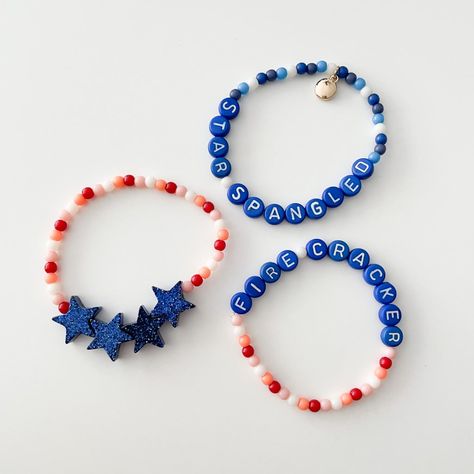 - Acrylic Beads, Elastic - Spot Clean - This Item Is Not A Toy And Is Not Intended For Use By Children Under Three Years Of Age Red White And Blue Accessories, 4th Of July Friendship Bracelets, 4th Of July Bracelet Ideas, Red White And Blue Bracelets, Fourth Of July Bracelets, 4th Of July Bracelets, Disney Friendship, Patriotic Bracelet, Patriotic Projects