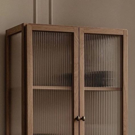 Japandi Glass Cabinet, Ribbed Glass Cabinet, Glass Cupboard Design, Glass Cabinet Design, Wood Glass Cabinet, Circular Dining Room, Crockery Storage, Glass Bookshelves, Display Cabinet Modern