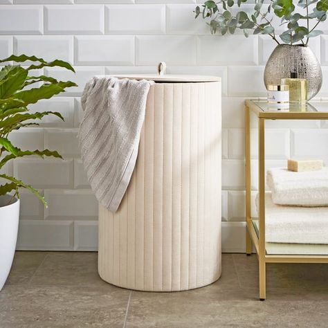 Fancy Laundry Basket, Pretty Laundry Baskets, Laundry Basket Ideas For Bedroom, Laundry Basket In Bedroom, Laundry Basket Aesthetic, Aesthetic Laundry Basket, Cute Laundry Basket, Laundry Basket Ideas, Modern Laundry Basket