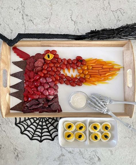 Dragon Veggie Tray, Dragon Themed Fruit Tray, Medieval Themed Party Food, Dragon Birthday Party Food, Knight Birthday Party Food, House Of The Dragon Snacks, Room On The Broom Party Ideas, Dragon Taco Party, Medieval Birthday Party Ideas