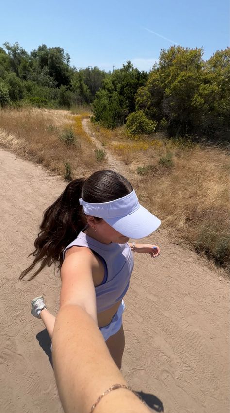 laura walker Run Selfie, Running Selfie Ideas, Running Selfie, Sporty Girl Aesthetic, Quick Full Body Workout, Workout Pics, Running Photos, Healthy Motivation, Runner Girl