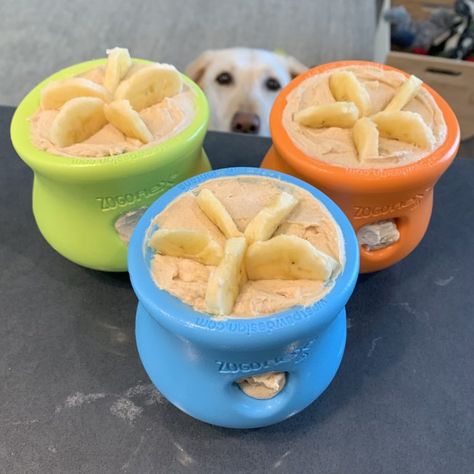 West Paw’s Banana Mutt Crisp for Toppl Treat Toy - Affluent Dogs Dog Enrichment Ideas, Easy Dog Treat Recipes, West Paw, Dog Ice Cream, Easy Dog Treats, Healthy Dog Treats Homemade, Frozen Dog, Dog Treats Homemade, Dog Treats Homemade Recipes