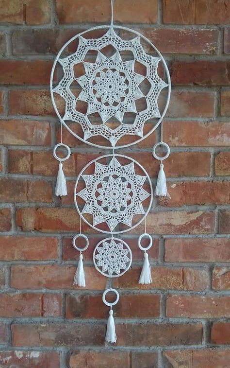 Crochet Dreamcatcher Pattern Free, Diy Crochet Wall Hanging, Motif Mandala Crochet, Crochet Dreamcatcher Pattern, Dreamcatcher Diy, Diy Dream Catcher Tutorial, Doily Art, Dream Catcher Tutorial, Dream Catcher Patterns