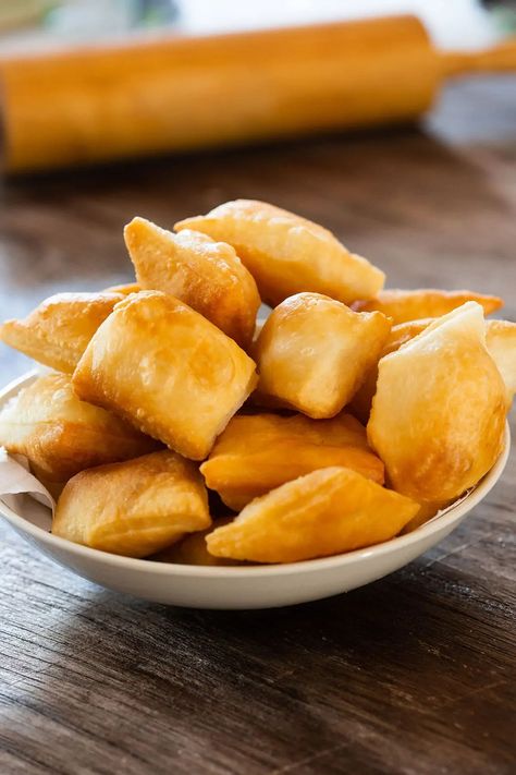 Gnocco Fritto: Italian Fried Dough Appetizer - Maricruz Avalos Kitchen Blog Deep Fried Dough, Fried Pizza Dough, Italian Fried Dough, Fried Dough Recipes, Deep Fried Pizza, Fried Bread Recipe, Italian Appetizer, Deep Fried Recipes, Italian Antipasto