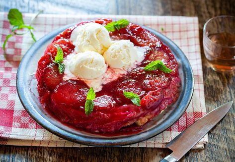 undefined Plum Tarte Tatin, Victoria Sponge Recipe, Tarte Tatin Recipe, Sponge Recipe, Plum Recipes, Eating Well Recipes, Custard Tart, Homemade Ice Cream Recipes, Kinds Of Desserts