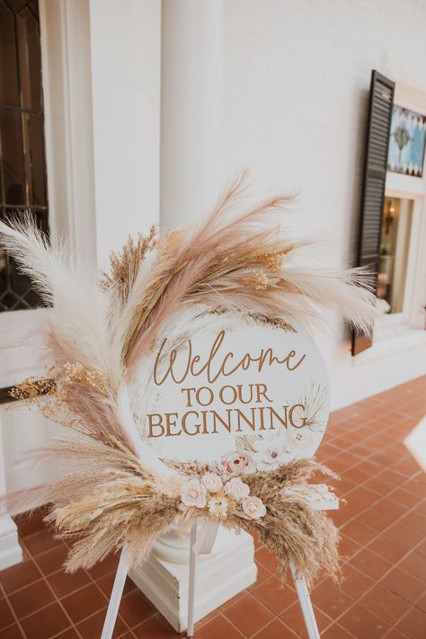 Wedding decor ideas at Woodbine Mansion | Tess Leslie Photography | Austin wedding venue, creative wedding ideas, wedding decorations, garden wedding, wedding photo inspiration, must have wedding photos | via tesslesliephotography.com Boho Luxe Wedding Decor, Boho Wedding Venue Decor, Boho Wedding Door Entrance, Rustic Wedding Venue Decor, Boohoo Wedding Decoration, Wedding Ideas Pink And Gold, Boho Wedding Welcome Table, Venue Entrance Decor Wedding, Neutral Boho Wedding Decor