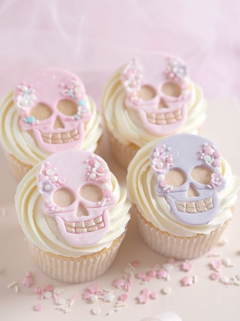 Halloween Toppers, Skull Cupcakes, Postres Halloween, Recetas Halloween, Nail Art Halloween, Classy Halloween Decor, Classy Halloween, Ghost Party, Halloween Pink