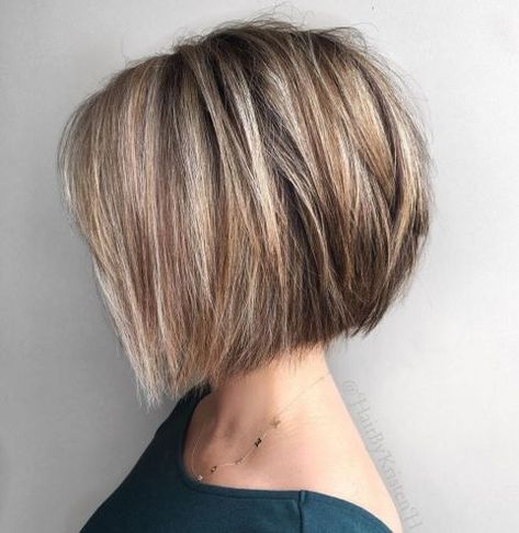 Rounded Tapered Bob with Shorter Layers Straight Thick Hair, Choppy Cut, Kort Bob, Short Bobs, Bob Hairstyles For Thick, Choppy Bob Hairstyles, Layered Bob Hairstyles, Short Hairstyles For Thick Hair, Bob Hairstyles For Fine Hair