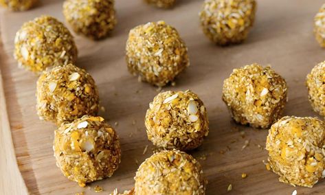 When the 3pm slump arrives, you'll be glad to have these energy-boosting Bee Pollen Energy Balls on hand! Bee Pollen is an incredible 'complete' superfood Bee Pollen Recipes Food, Bee Pollen Recipes, Bee Pollen Benefits, Healthy Baked Snacks, Wild Recipes, Kid Foods, 75 Soft, Turkey Tail Mushroom, Power Bars