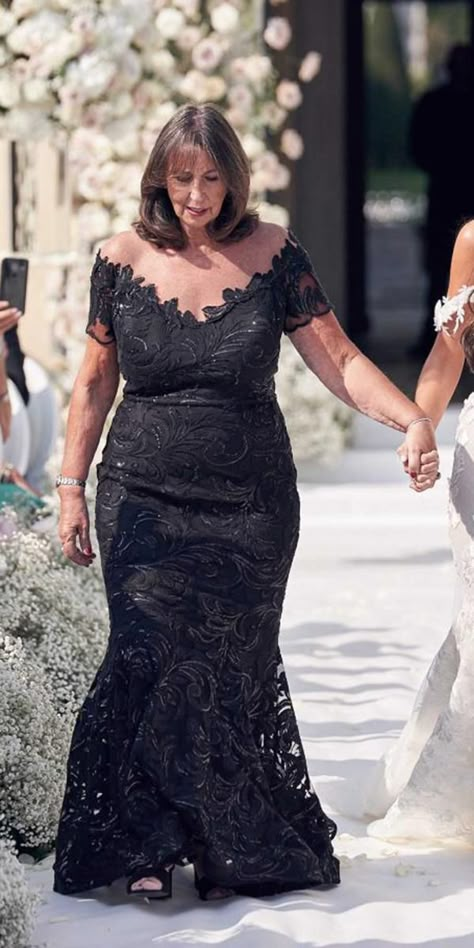 Mother Of The Bride Dresses In Black, Mother Of The Bride Long Dresses, Lace Mother Of The Bride Dresses, Mom Of The Bride Dresses, Long Mothers Dress, Women Long Gown, Elegant Mother Of The Bride, Mom Dresses, Mother Of Bride Dress