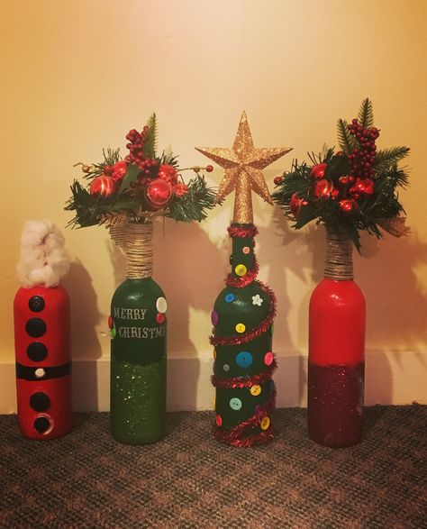 Christmas wine bottle crafts! Beer Bottle Christmas Crafts, Bottle Christmas Crafts, Christmas Wine Bottle Crafts, Pharmacy Ideas, Wine Bottle Crafts Christmas, Christmas Wine Bottle, Christmas Cricut, Decorated Bottle, Christmas Wine Bottles