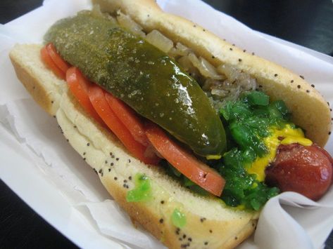 1. Chicago-style hot dog Chicago Style Hot Dog, Chicago Hot Dog, Hot Dog Toppings, Hot Dog Chili, Hot Dog Bar, Gross Food, Chicago Dog, Beef Hot Dogs, Hot Dog Stand