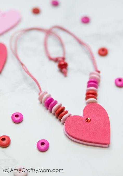 This DIY Reversible Valentine Heart Necklace makes a great gift for a classroom Valentine! A quick and easy craft that can be made in just a few minutes! Heart Chain Craft, Valentines Bricolage, February Crafts, Quick And Easy Crafts, Valentine's Day Crafts For Kids, Valentines Day Crafts, Valentine Crafts For Kids, Valentines Crafts, Homemade Valentines