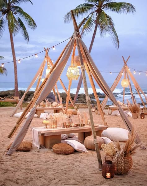 Decoration Restaurant, Boho Beach Wedding, Beach Events, Beach Festival, Beach Cafe, Beach Wedding Decorations, Outdoor Restaurant, Bohemian Beach, Beach Design