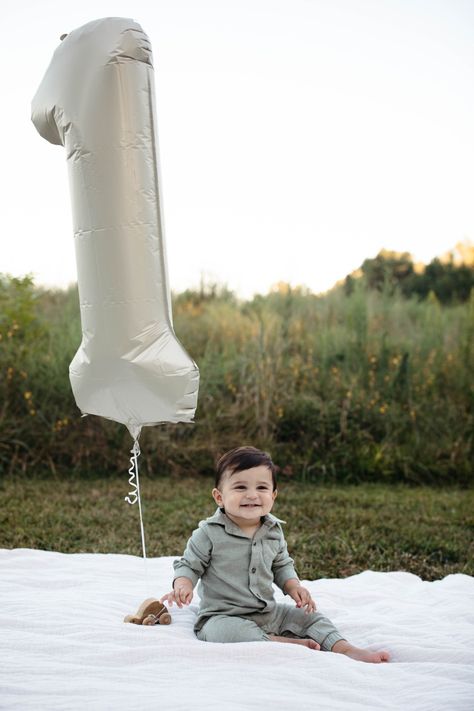 Baby Boy Pictures 1 Year, One Year Old Overall Pictures, One Balloon Photoshoot, First Bday Shoot, First Birthday Simple Photoshoot, First Birthday Boy Balloons, Baby Boy First Birthday Photo Shoot Outdoor, Outside One Year Old Birthday Pictures, First Birthday Boy Pictures Ideas