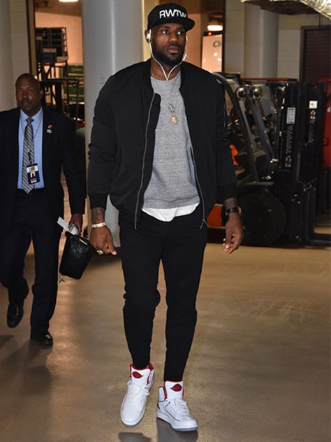 -lebron-james fashion-style Look Hip Hop, Sport Fashion Man, Outfits With Jordan 1s Fashion Styles, Nba Outfit, Nba Fashion, Tom Ford Suit, Jhene Aiko, Mens Fashion Smart, Mens Fashion Urban