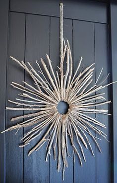 Tree branch decor. I would spray paint the twigs silver & maybe dust with glitter for a snowflake look. Would be a great DIY Christmas project. Jul Diy, Cheap Diy Crafts, Halloween Decor Diy, Deco Nature, Twig Wreath, Home Decor Hacks, Navidad Diy, Household Decor, Décor Diy