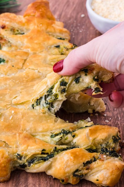 Pull Apart Christmas Tree, Homemade Spinach Dip, Artichoke Bread, Tree Spinach, Ham And Cheese Pinwheels, Spinach Dip Recipe, Christmas Bread, Spinach Artichoke Dip, Recipes Appetizers And Snacks