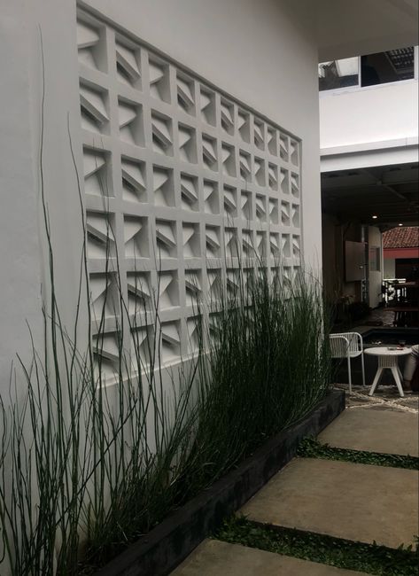 Roaster Wall, Roster Facade, Breezeway Blocks, Roster Beton, Breeze Block Wall, Jaali Design, Breeze Blocks, Brick Art, Minimal House Design