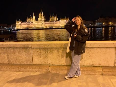 Budapest Aesthetic Outfit, Budapest Outfit Summer, Hungary Outfit, Hungary Fashion, Budapest Fashion, Budapest Aesthetic, Aesthetic Trip, Outfit Europe, Tourist Outfit