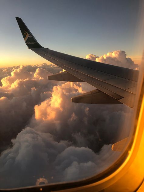 Trip Aesthetic Airplane, Travel Astetic, Airplanes Aesthetic, Traveling Images, Travel Life Aesthetic, Flying Aesthetic, Plane Window View, Airplane Aesthetic, Plane Photos