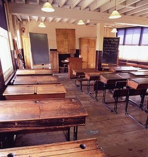 Victorian classroom First Floor at Ragged School Museum, east London London Day Trips, Décor Steampunk, Old School Desks, Country School, Old School House, School Daze, School Desks, Free Education, Vintage School