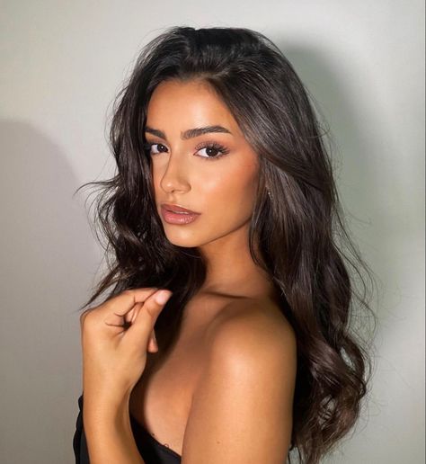 Hair Color For Dark Hair, Color For Dark Hair, Latina Aesthetic Hair, Pelo Chocolate, Rambut Brunette, Latina Hair, Chocolate Hair, Spring Hair Color, Spring Hair