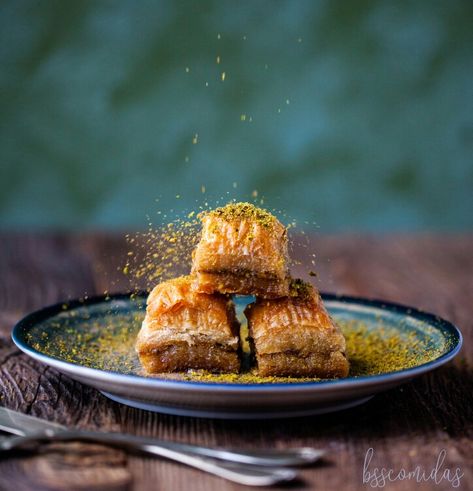 Baghlava Photography, Baklava Food Photography, Baklava Photography Styling, Baklava Photography, Baklava Recipe Easy, Cheesecake Dip Recipe, Greek Baklava, Food Photography Dessert, Turkish Baklava