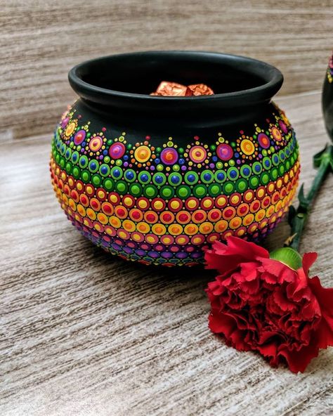 Mandala Art On Matka, Pot Painting Mandala, Mandala Dot Painting On Pots, Dot Painting On Pottery, Mandala Art Pot Painting, Dot Mandala Art On Pot, Pot Painting Ideas For Competition, Dot Painting Pots, Dot Art On Pots