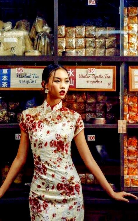 Cheongsam Photoshoot, China Photoshoot, East Asian Culture, Dynasty Clothing, Old Shanghai, Mood For Love, Chinese Style Dress, Fashion Model Poses, 20th Century Fashion