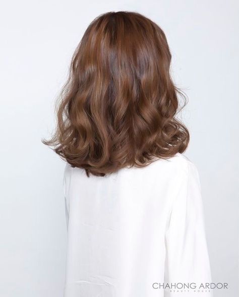 Hair Medium Length Styles, Medium Length Styles, Korean Perm, Super Hair, Hair Medium, Auburn Hair, Permed Hairstyles, Long Wavy Hair, Medium Hair Cuts