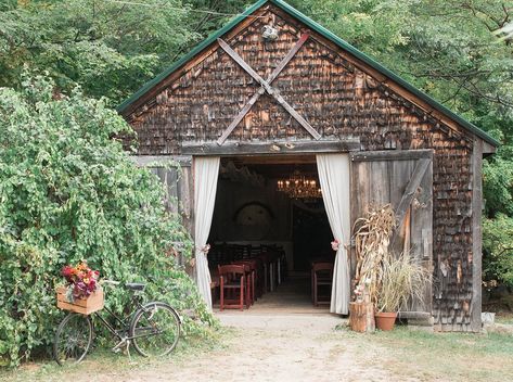 White Mountain Wedding, Nh Wedding Venues, Bedford Village Inn, Budget Wedding Venue, Nh Wedding, New Hampshire Wedding, Hills Resort, Mountain Wedding Venues, Venue Rental