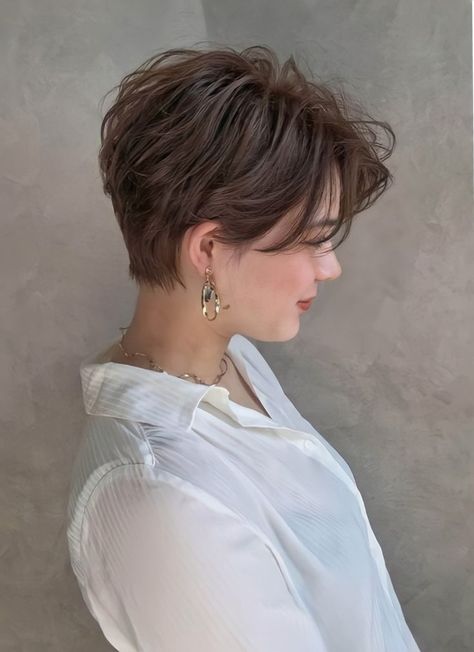 Trendy Pixie Haircut Ideas for 2024: Longer, Short, Red, and More Short Brunette Hair Pixie, Pixie Haircut With Highlights, Haircuts For Teenagers, Trendy Pixie Haircut, Blonde Long Layers, Red Pixie Haircut, Pixie Shag, Brown Pixie Cut, Pixie Haircuts For Women