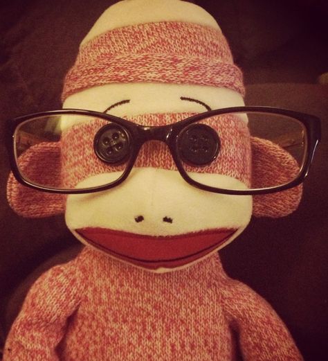 Smart Lil' Sock Monkey via www.littleheartshapeddiamond.com 2010s Nostalgia, Arte Grunge, 2013 Swag Era, Silly Cats Pictures, Monkey Business, Silly Images, Wearing Glasses, Sock Monkey, Silly Pictures