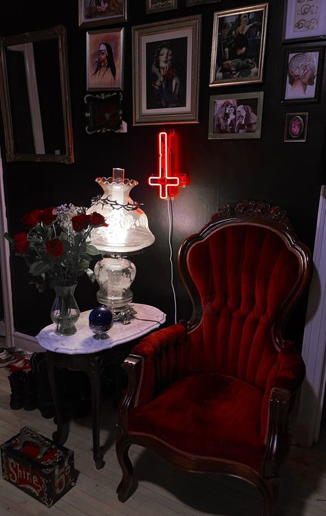 Gothic Living Rooms Ideas, Punk Home Aesthetic, Gothic Apartment Decor Bedroom, Red And Black Goth Bedroom, Gothic Living Room Ideas Victorian, 70s Goth Decor, Goth Rooms Aesthetic, Goth Home Interior, Gothic Esthetician Room