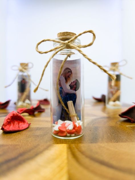 Ideje Za Poklon, School Farewell Ideas, School Farewell, Picture Gifts Diy, Farewell Ideas, Amazing Christmas Gifts, Picture Gifts, Message In A Bottle, M J