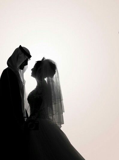 Saudi wedding #arabwedding #arabcouple Arabian Wedding, Wedding Drawing, Arab Wedding, Wedding Couple Poses Photography, Wedding Couple Poses, Online Fashion Store, Happy Wedding, Wedding Album, Wedding Pics