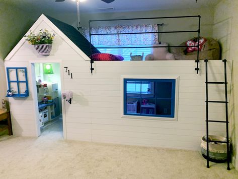 Indoor Playhouse With Loft, Diy Playhouse Indoor, Built In Playhouse Indoor, Loft Kids Playroom, Diy Indoor Playhouse, Loft Playhouse, Playroom Loft, Montessori Room Ideas, Sensory Playroom