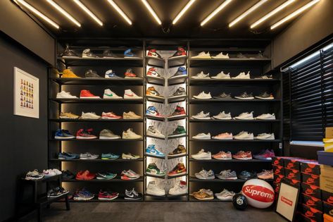 Shoe Display Ideas, Bling Empire, Shoe Cabinet Design, Off Social Media, Room Lighting Ideas, Sneakerhead Room, Shoe Store Design, Sneaker Displays, Shoe Room