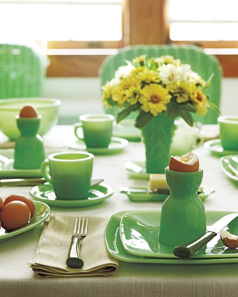 Jadeite Dinnerware Green Dishes, Top Kitchen Table, Irish Things, Jadite Green, Martha Stewart Home, Green Milk Glass, Vintage Dishware, Green Glassware, Family Breakfast