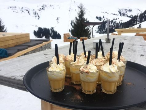 Aprés-no-ski  #kitzbuhel #austria #ski #skitrip #travel #apresski #shots #snow #beauty #weekend #weekendgetaway #moutainair Ski Lodge Party, Kitzbuhel Austria, Apres Ski Bar, Snow Beauty, Snow Lodge, Ski Bar, Apres Ski Party, Themed Drinks, Celebrate Good Times