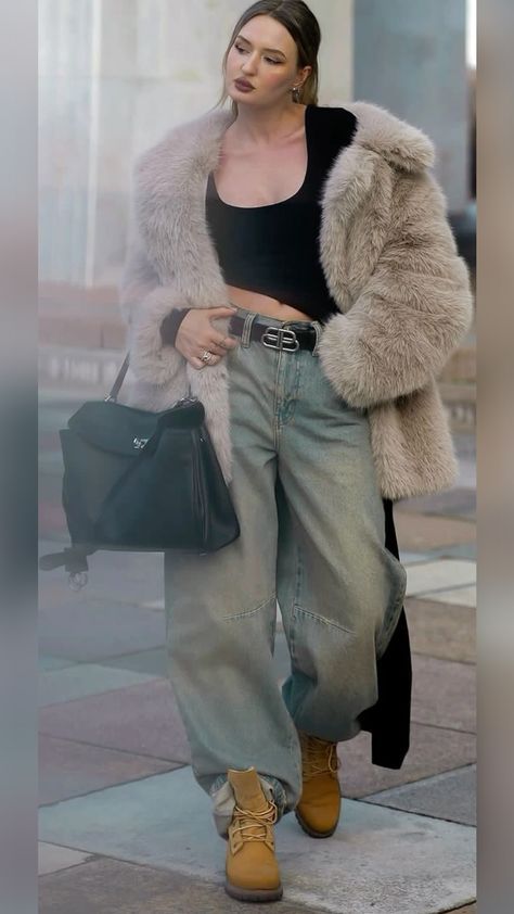 Hailey Bieber Fall Outfits, Date Night Outfit Ideas, Trendy Date Night Outfit, Night Outfit Ideas, Trends 2025, Fashion Mistakes, Date Outfits, Hailey Bieber, Style Mistakes